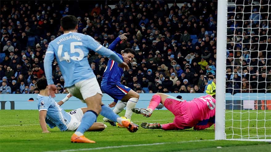 Man City Stumble in Title Race as Chelsea Hold Champions, Fulham Snatch Late Draw at Liverpool