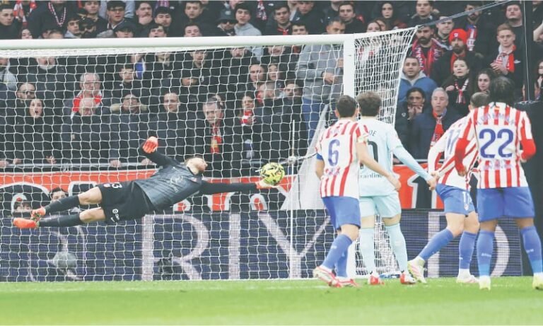 Real Madrid Edge Past Valencia to Keep Pressure on Barcelona