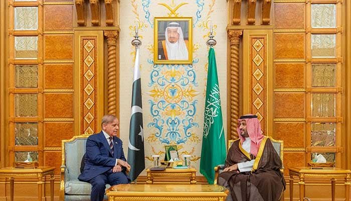 PM Shehbaz Sharif Holds Urgent Talks With Saudi and UAE Leaders Amid Escalating Middle East Crisis