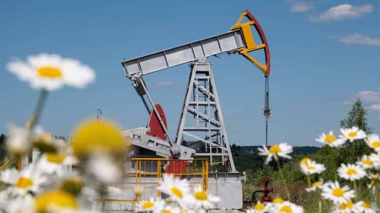 Oil Prices Little Changed, Headed for Second Weekly Decline as Iran Risk Fades