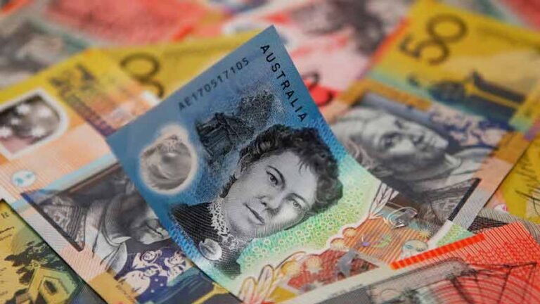 Australian Dollar Heads for Strong Monthly Gain as Rate Expectations Drive Currency Markets