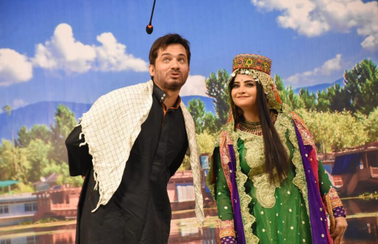 “Dukhtar-e-Kashmir” Captivates Audiences on Day 16 of Awami Theatre Festival in Karachi