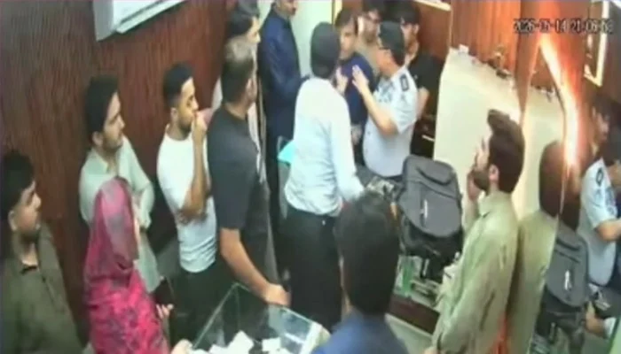 FIA Karachi Chief Meets Jewellers Over Saddar Raid Controversy