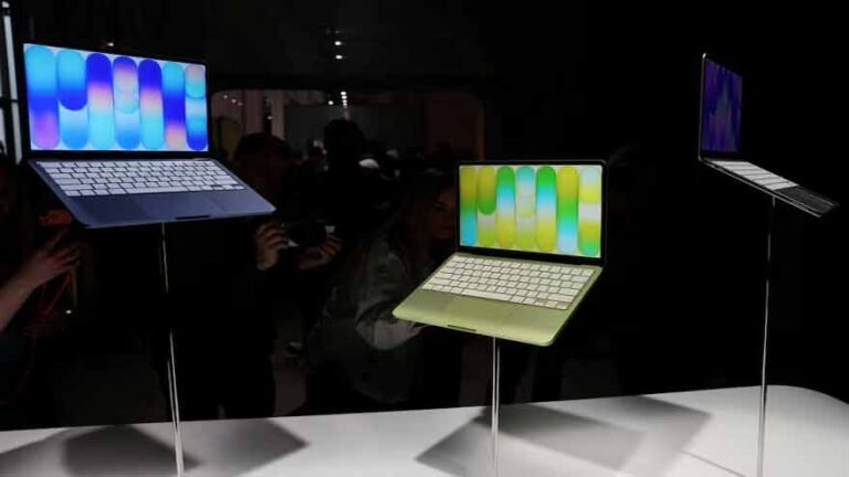 Apple Shares Rise on Strong iPhone 17 Demand, $100 Billion Buyback Boost