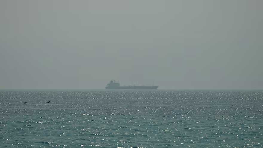 Oil loading operations continue at Gulf export facilities amid easing US-Iran tensions