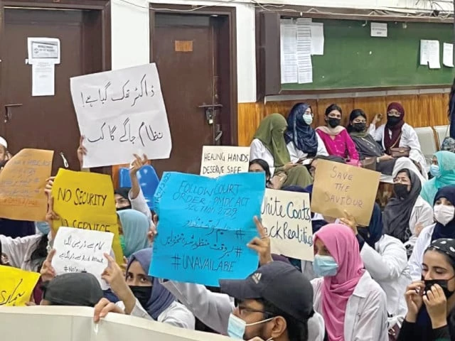 Abbasi Shaheed Hospital: House officers threaten OPD shutdown over unpaid stipends