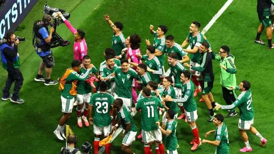 Mexico celebrates victory over Ecuador at Azteca Stadium in the World Cup
