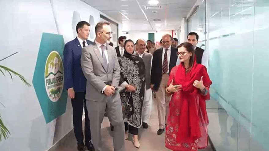 Senior Minister Maryam Aurangzeb briefs a US Consulate delegation during its visit to the Punjab Environmental Protection Agency in Lahore.