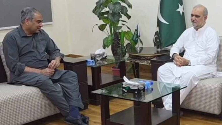 Federal Interior Minister Mohsin Naqvi during a meeting with Jamaat-e-Islami Ameer Hafiz Naeemur Rehman at Mansoorah in Lahore.