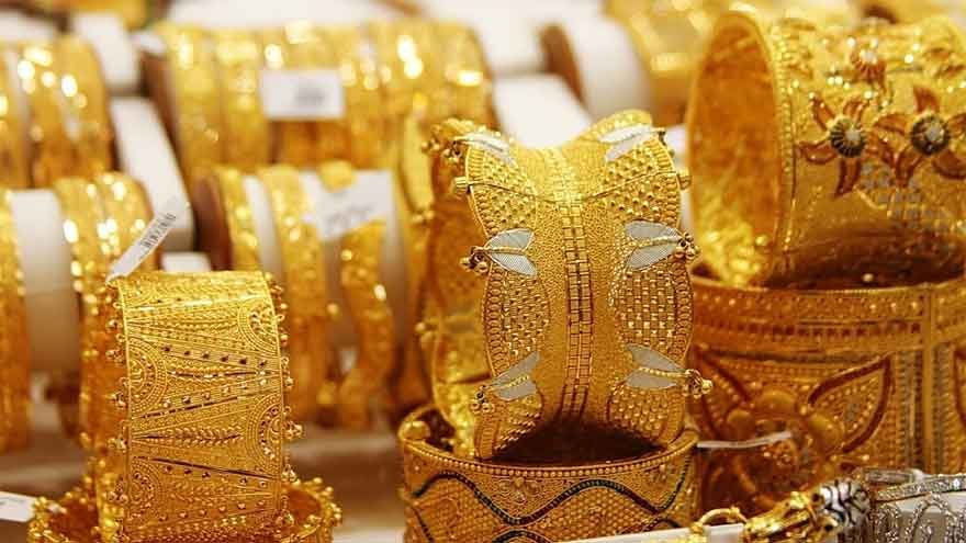 Gold bars and jewellery reflecting the sharp rise in gold prices in Pakistan and international markets.