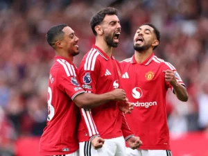 Manchester United Bruno Fernandes hat-trick inspires comeback win over Ipswich