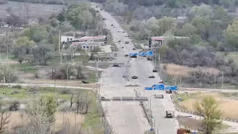 Ukraine ceasefire in Oleshky, southern Ukraine, as Russian and Ukrainian forces halt shelling for a humanitarian operation.
