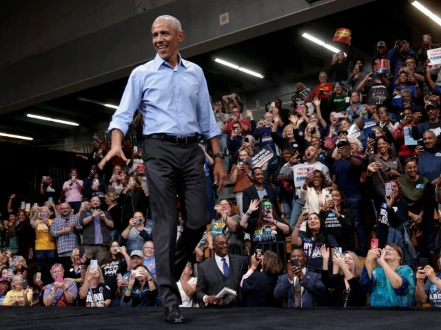 Abdul El-Sayed backed by Barack Obama during a Michigan campaign rally ahead of the US midterm elections.